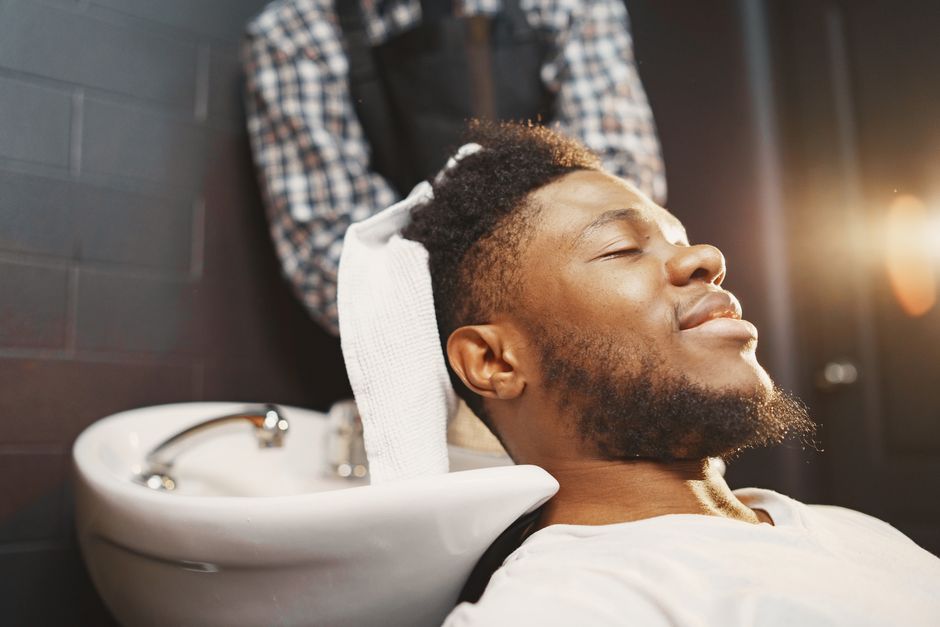 Petr Dvořák, senior barber Vousario